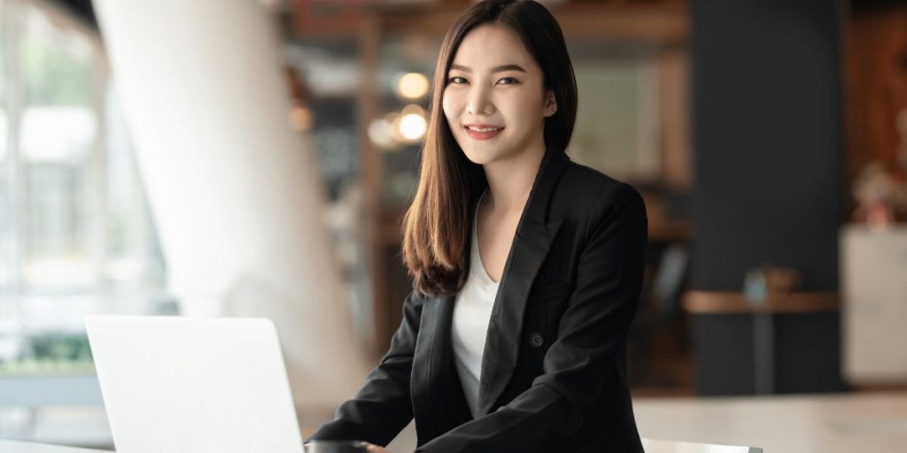 Asian Businesswomen 1200 x 600px
